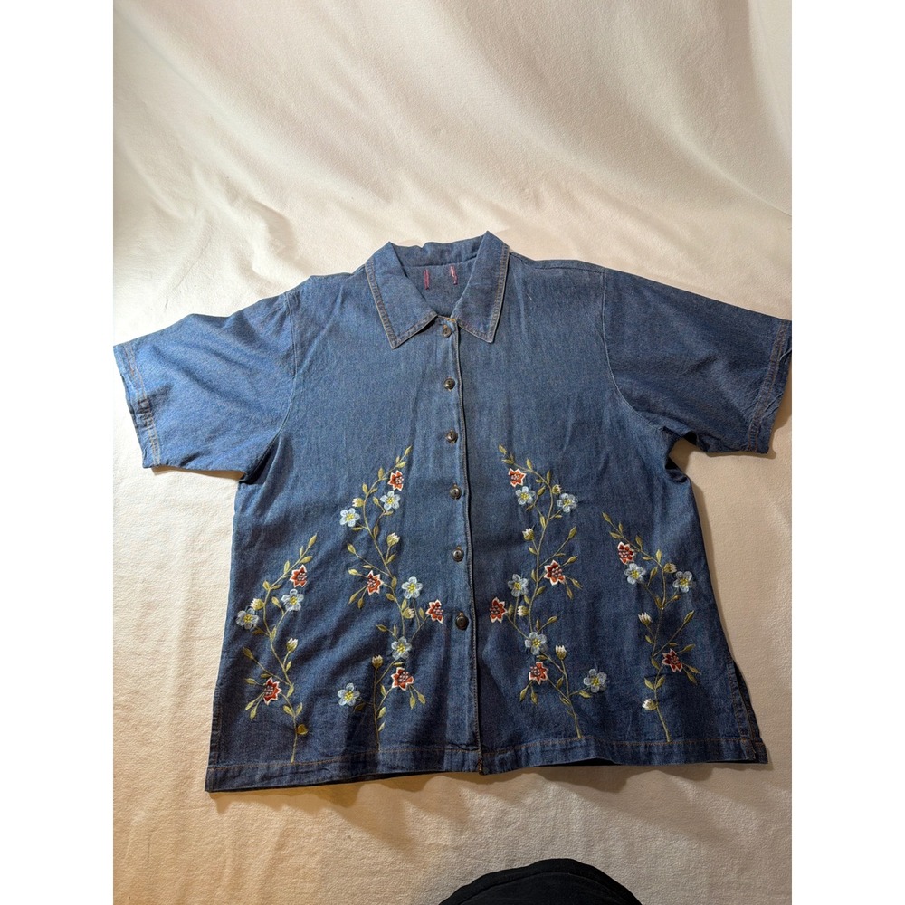 Vintage Floral Embroidered Denim Button Down Shirt Short Sleeve Blue Medium Wash